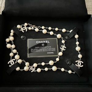 Classic Chanel long chain necklace - pearl and diamond cut C.